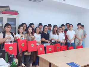 皓月迎佳節(jié)，中秋共團(tuán)圓